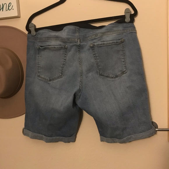 Maternity Shorts - Picture 2 of 2